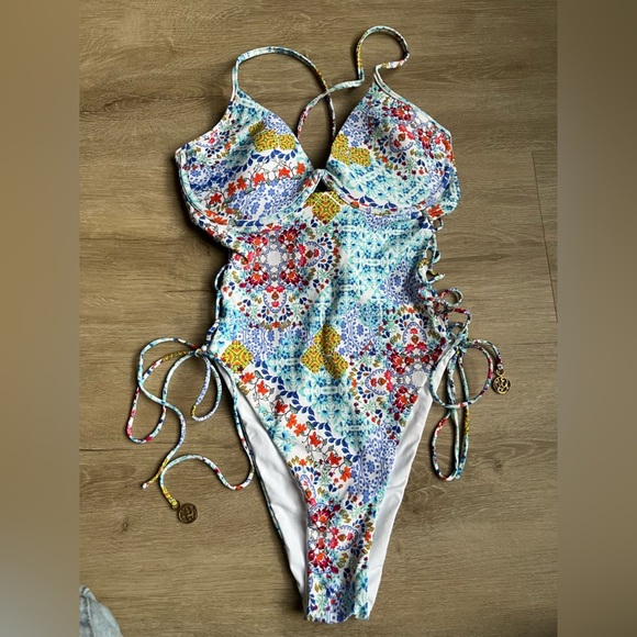 Luli Fama Ay Que Cute Peek a boo Underwire Open-Side One-Piece Bodysuit SZ XL - Picture 3 of 8